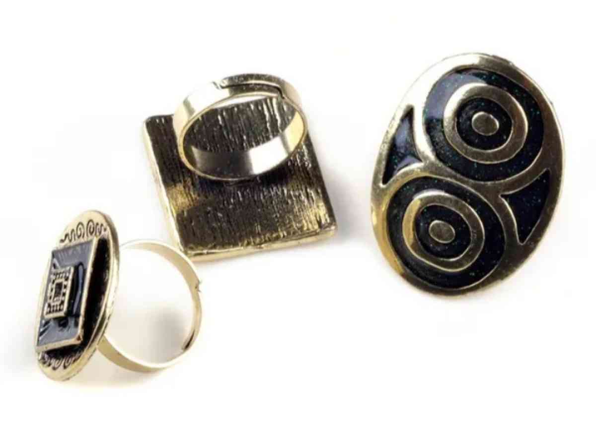 Womens Fashion Rings - Alliance, Ohio - FleaMarketBay