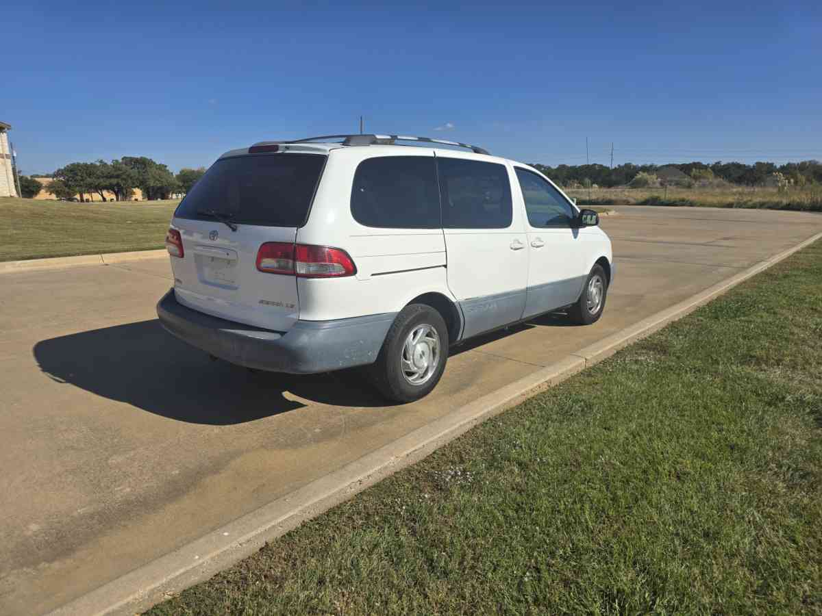 2001 Toyota Sienna LE - Mansfield, Texas - FleaMarketBay