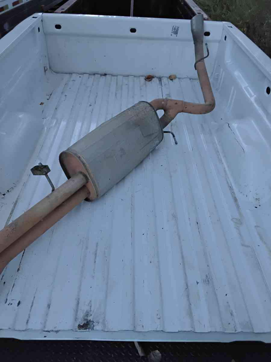 2009 Chevy or GMC Pickup Truck 8ft Bed OEM Factory No Rust - Williamstown, New Jersey - FleaMarketBay