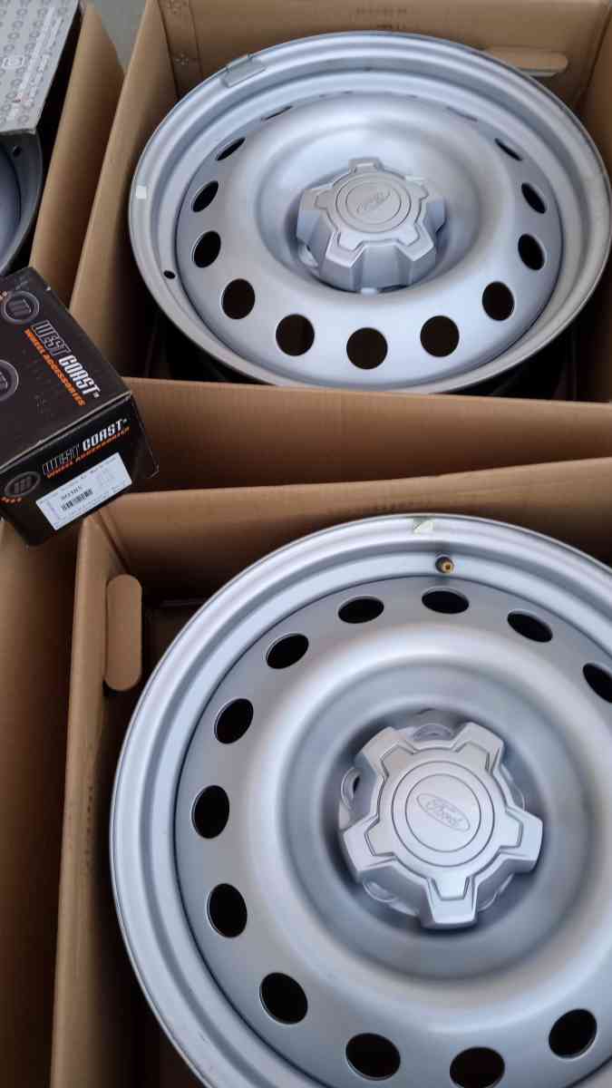 the set of 4 wheels original Ford