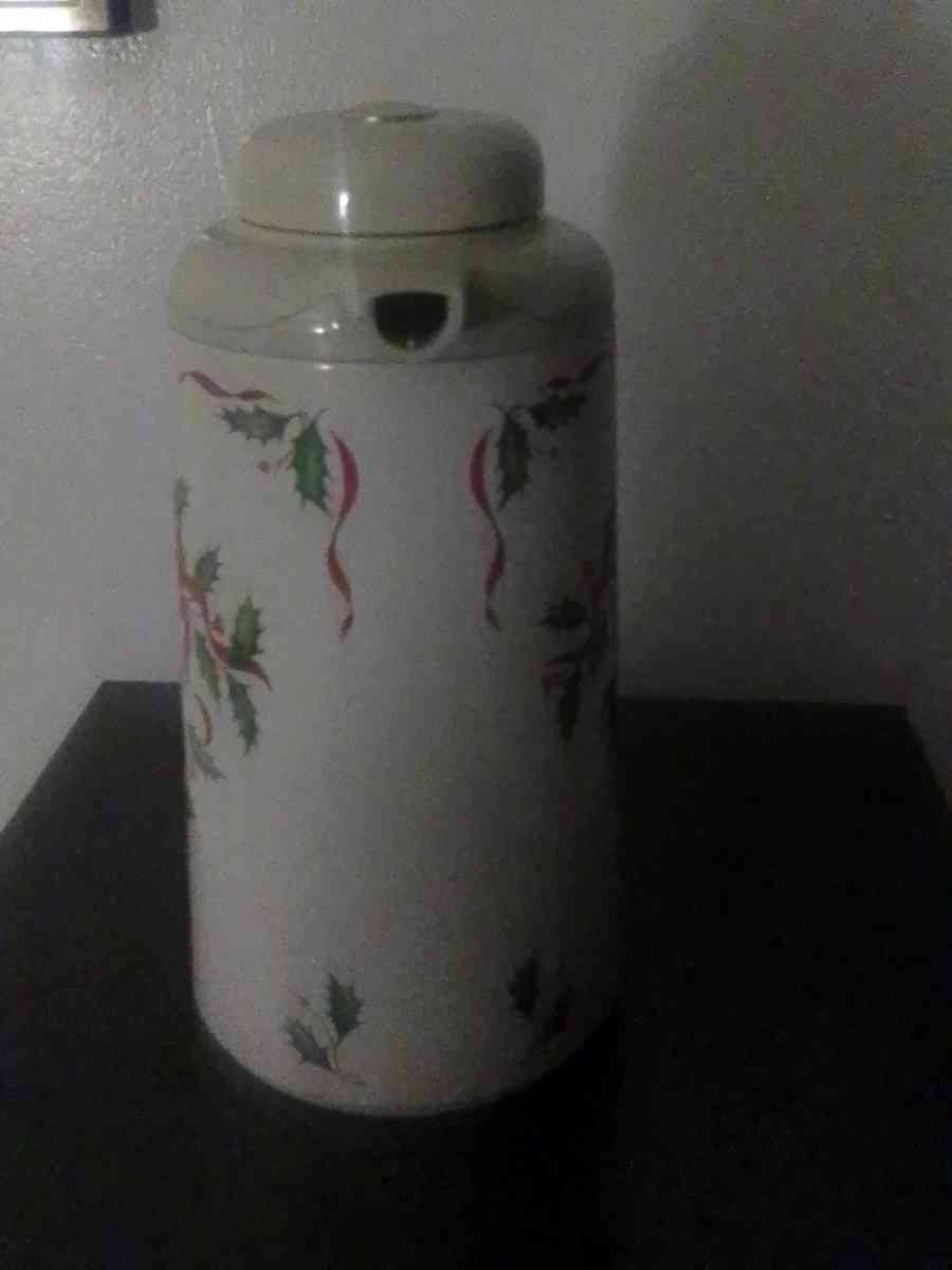 mistletoe Christmas Thermos with bow - Mingo Junction, Ohio - FleaMarketBay