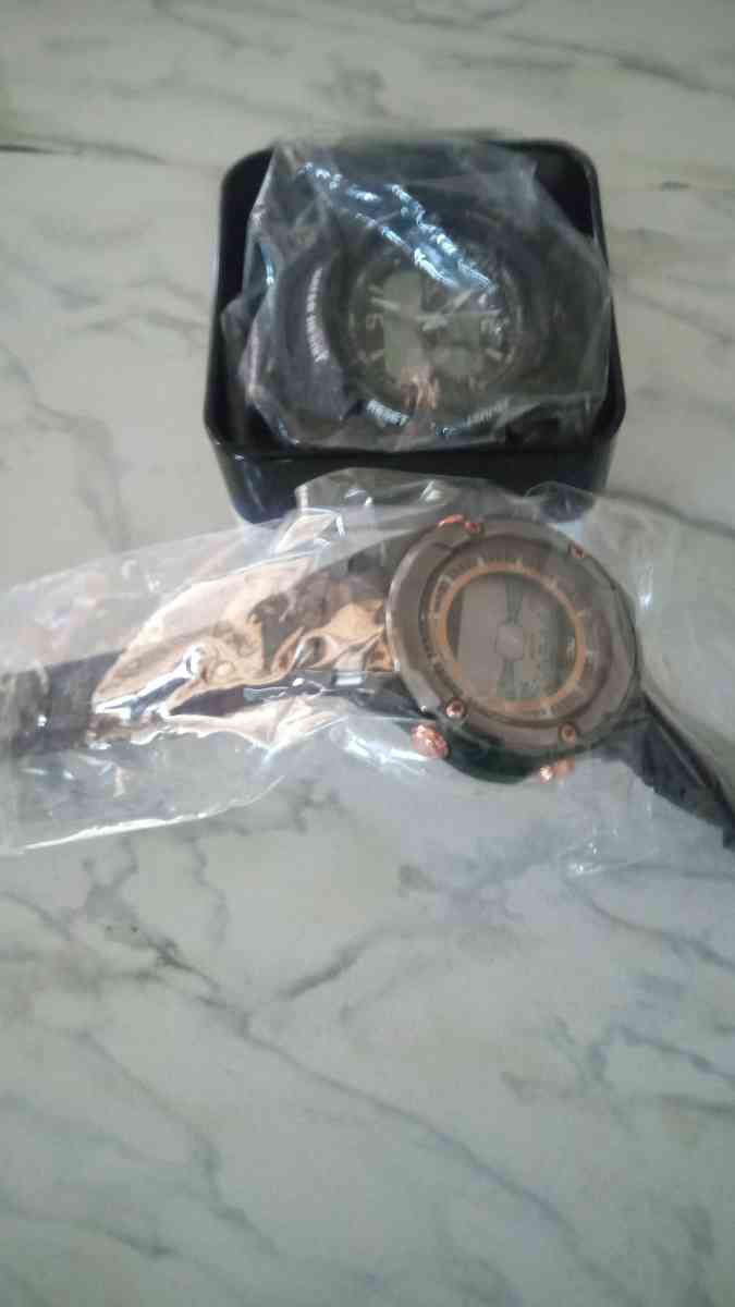 the 3 watchs of battery new - Belmont, California - FleaMarketBay