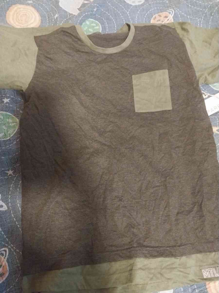 vendo ropa barata 3 trajes por 10 - Plainfield, New Jersey - FleaMarketBay