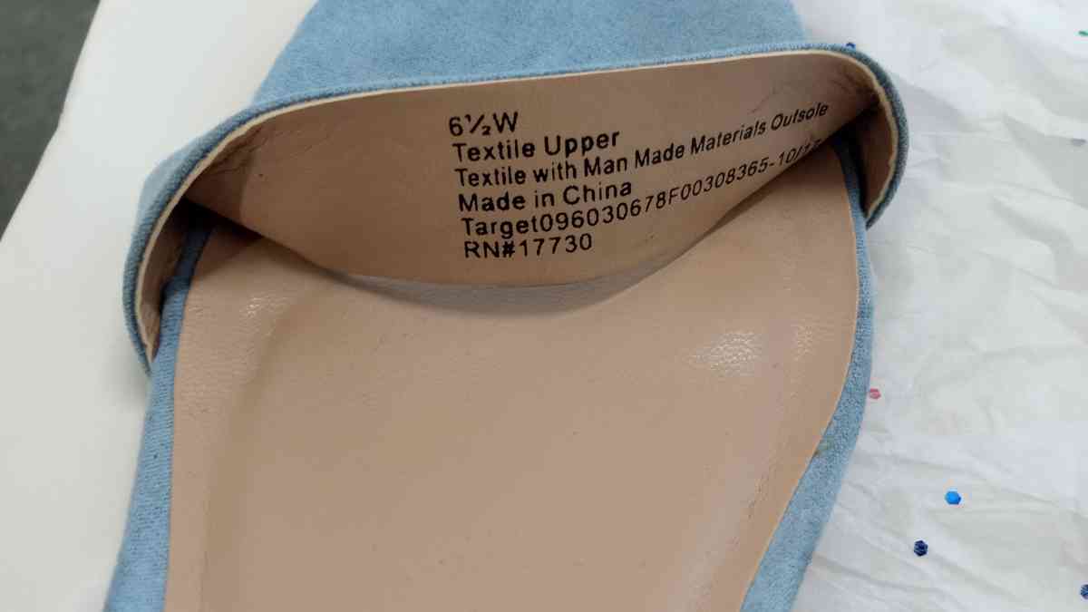 the 2 pair of sheaker for git - Belmont, California - FleaMarketBay