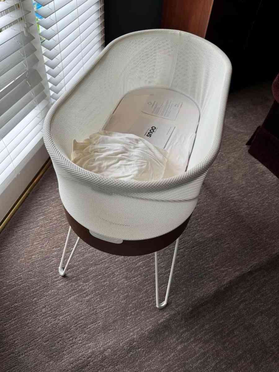 Snoo Smart Sleeper Bassinet - Palm Beach, Florida