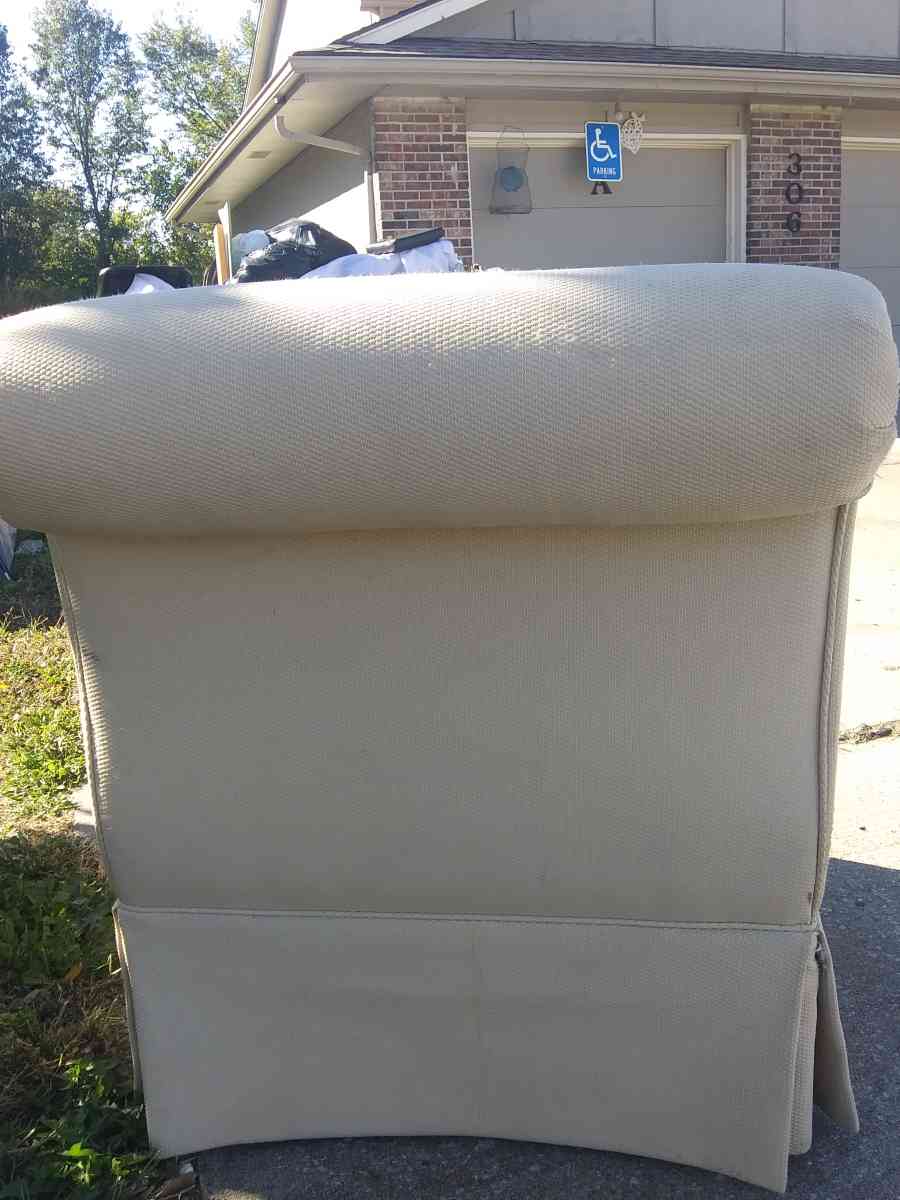 ottoman l shape chair - Raymore, Missouri - FleaMarketBay