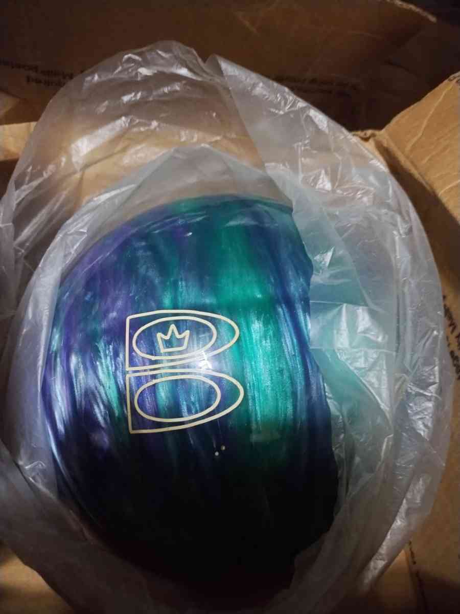 there are new bowls balls with no holes I have 24 of them - Carolina Beach, North Carolina - FleaMarketBay