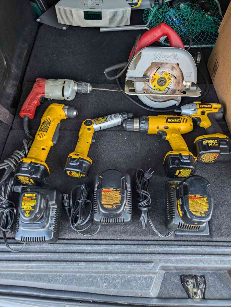 DEWALT MILWAUKEE COMBO - Akron, Ohio