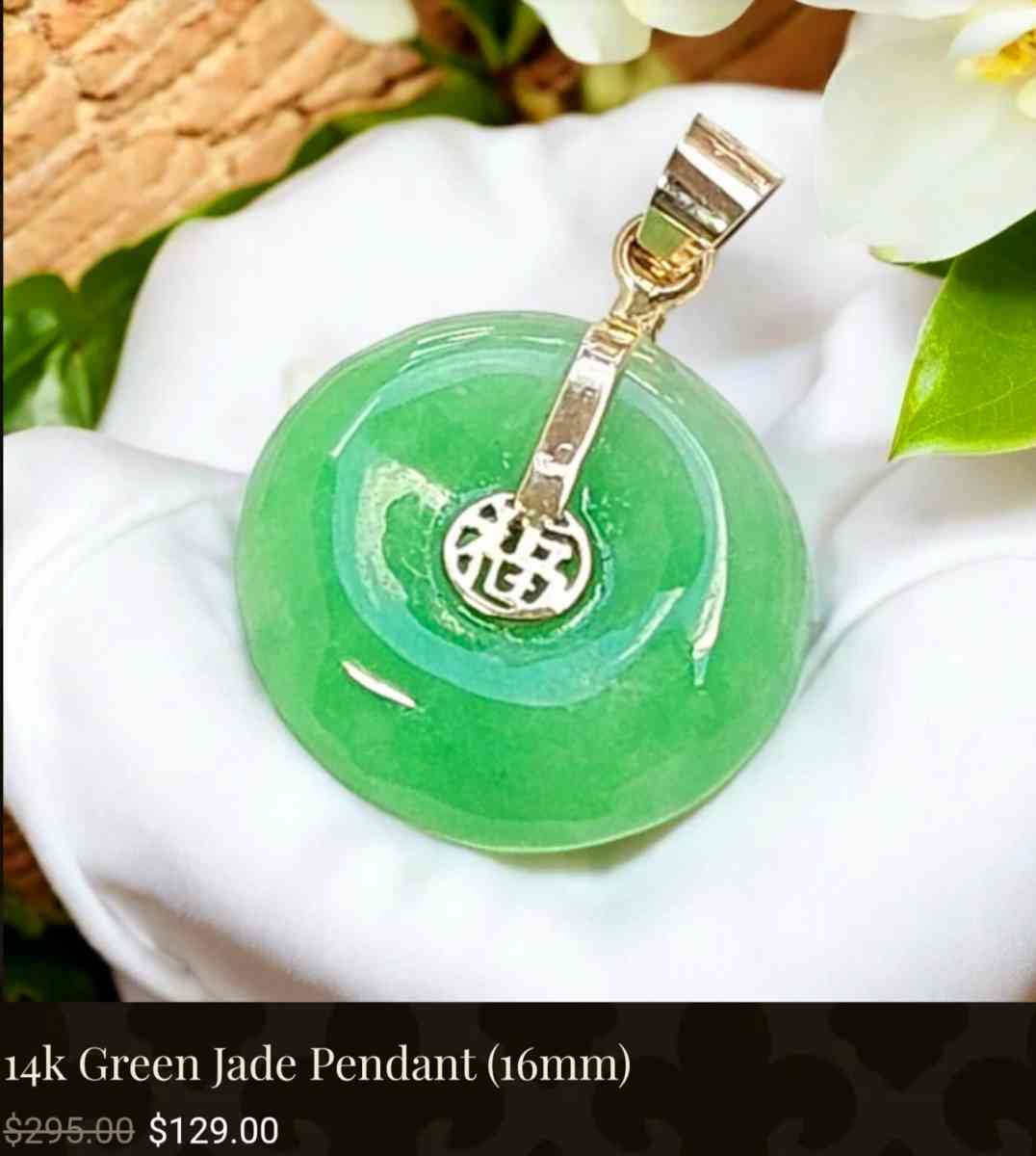 nature jade pendant in 14 kt gold