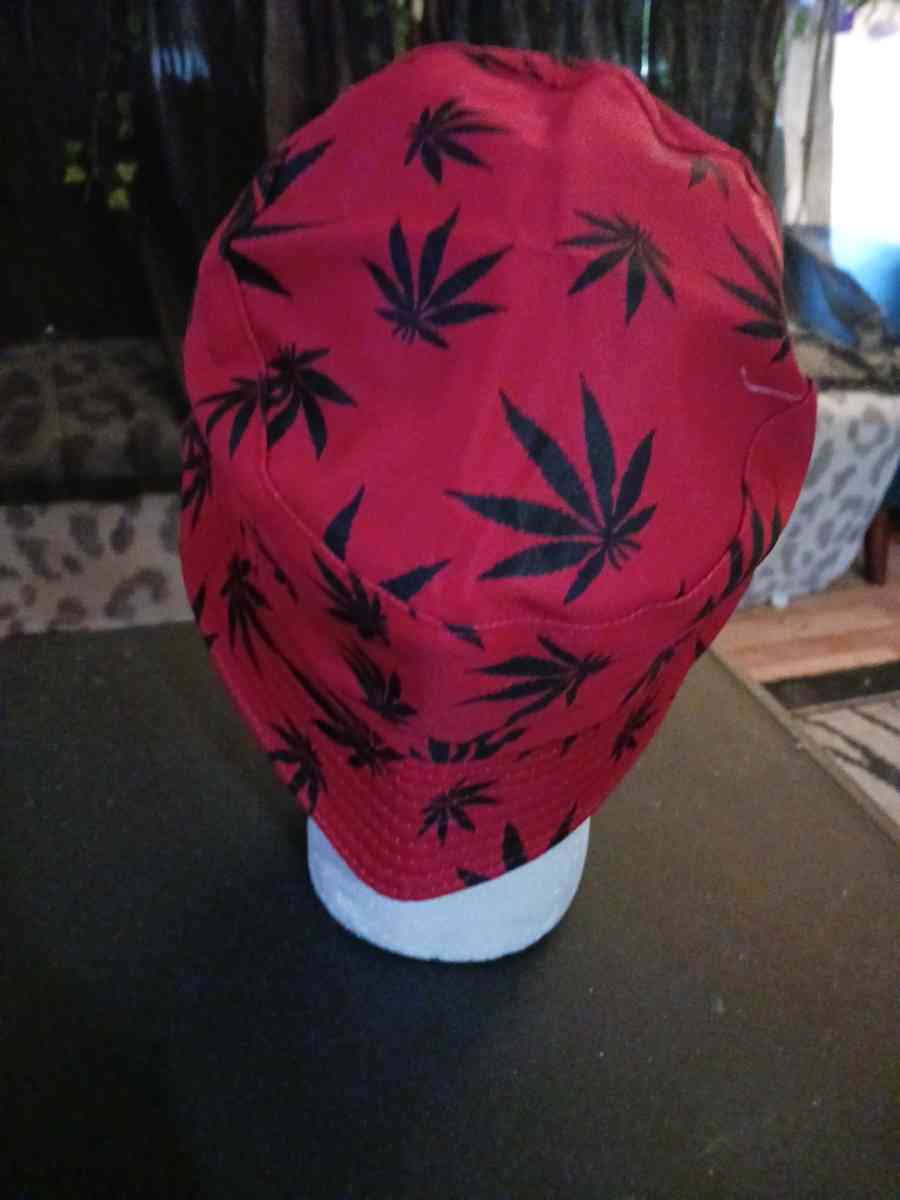 New reversible red leaf bucket hat - Keysville, Virginia - FleaMarketBay