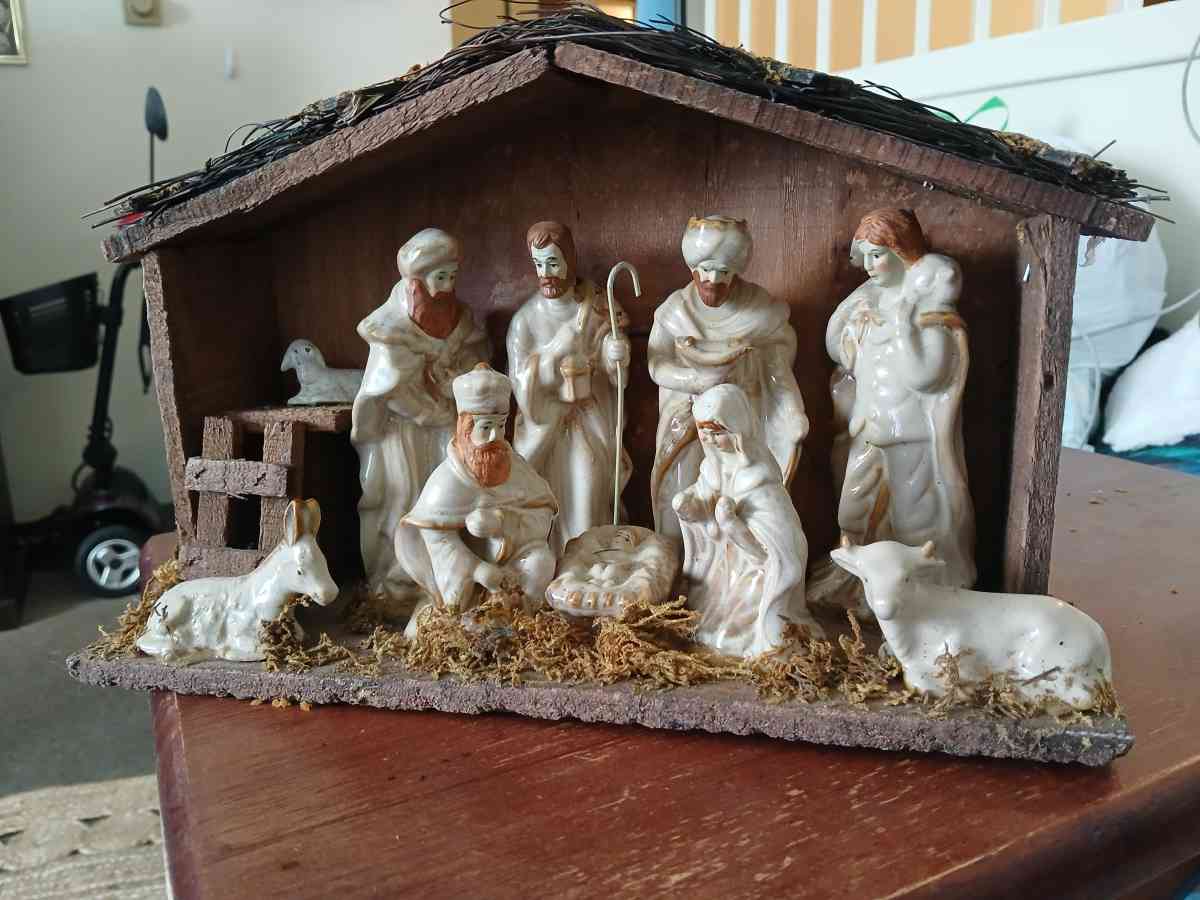 Christmas Nativity with nonremovable Holy family - Glen Ellyn, Illinois - FleaMarketBay
