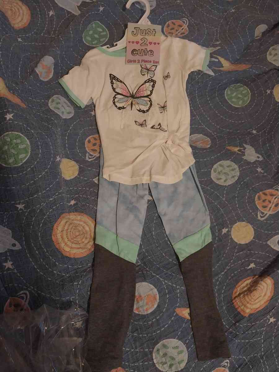 vendo ropa barata 3 trajes por 10 - Plainfield, New Jersey - FleaMarketBay