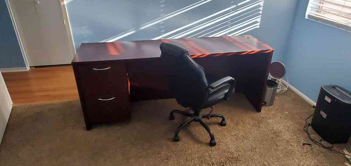 computer desk and chair - Phoenix, Arizona