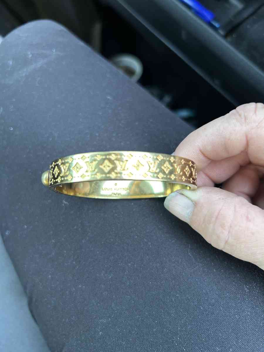 LUIS VUITTON BRACELET - Kansas City, Missouri