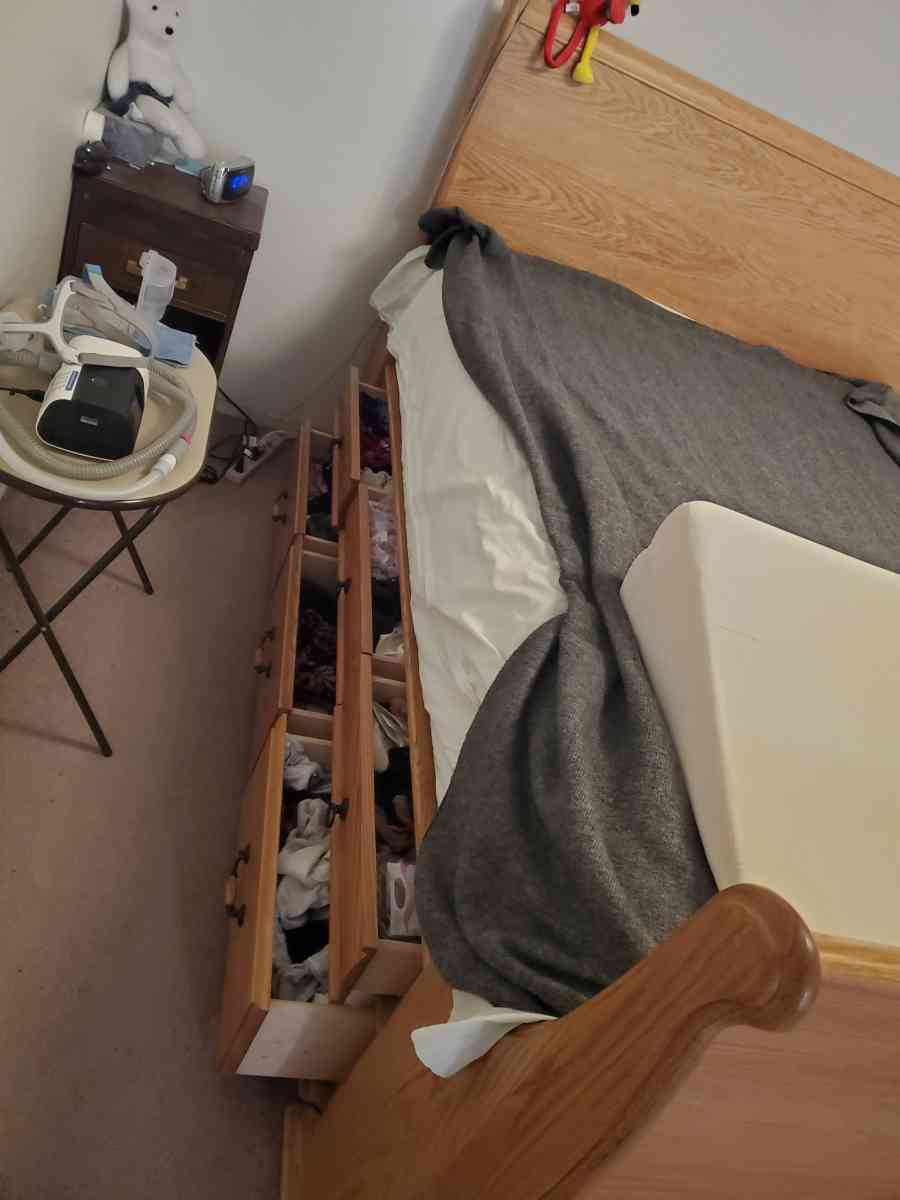 Solid oak queen sleigh platform bed with 12 drawers - Aztec, New Mexico - FleaMarketBay