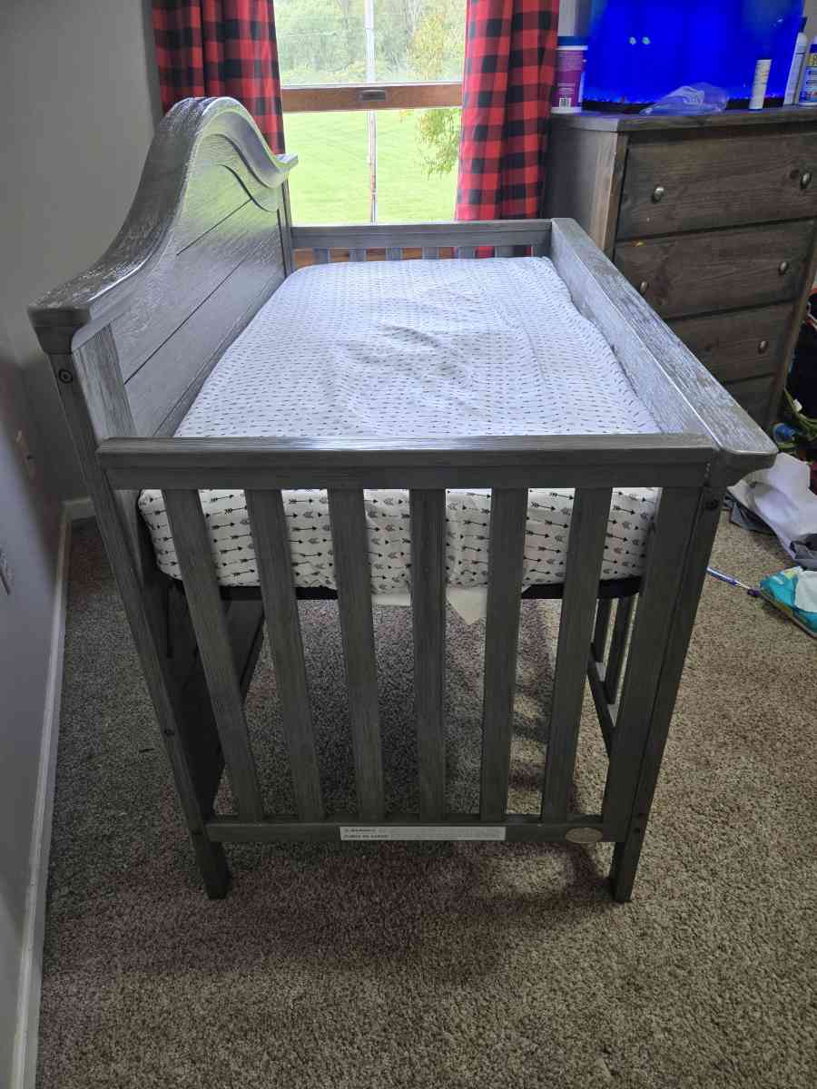 baby crib with matching dresser - South Lebanon, Ohio - FleaMarketBay