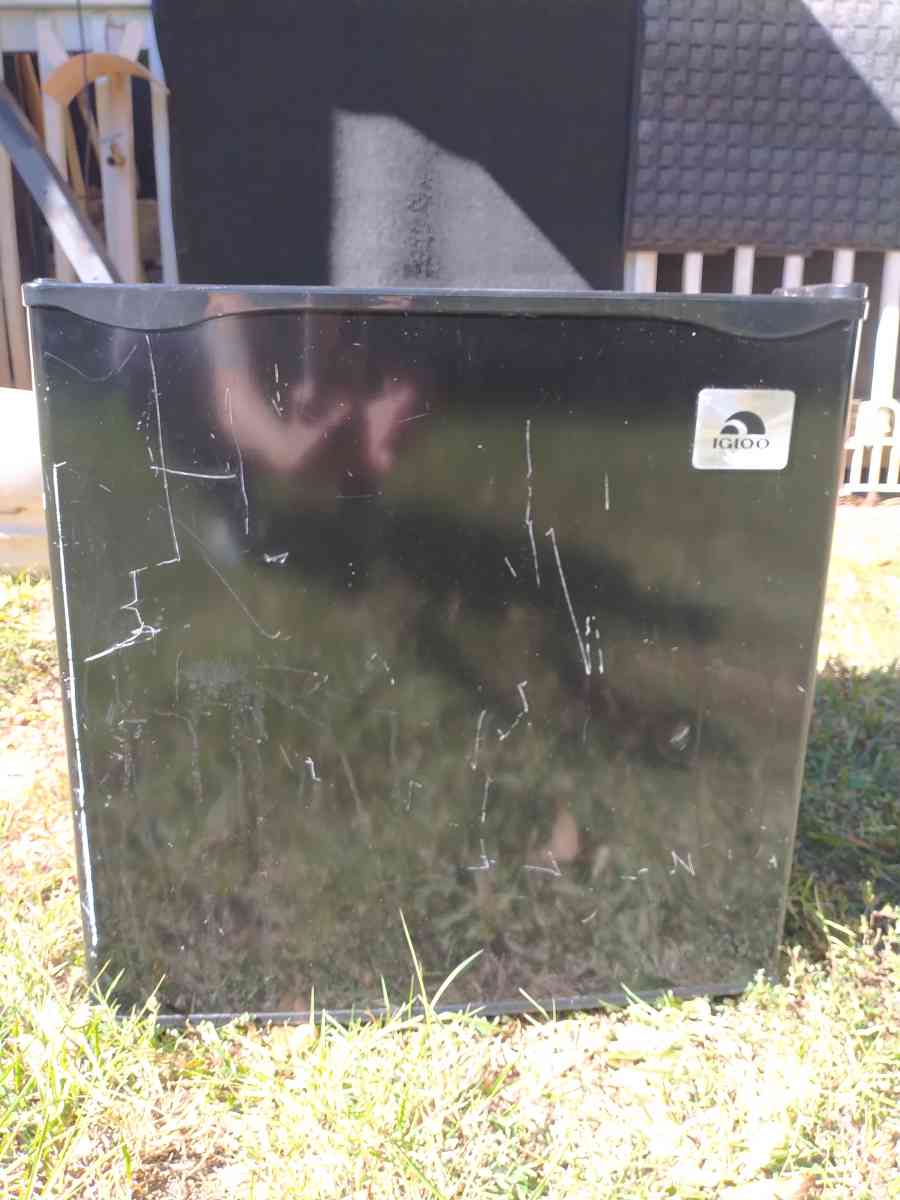 igloo mini fridge with freezer - Lawrenceville, Georgia