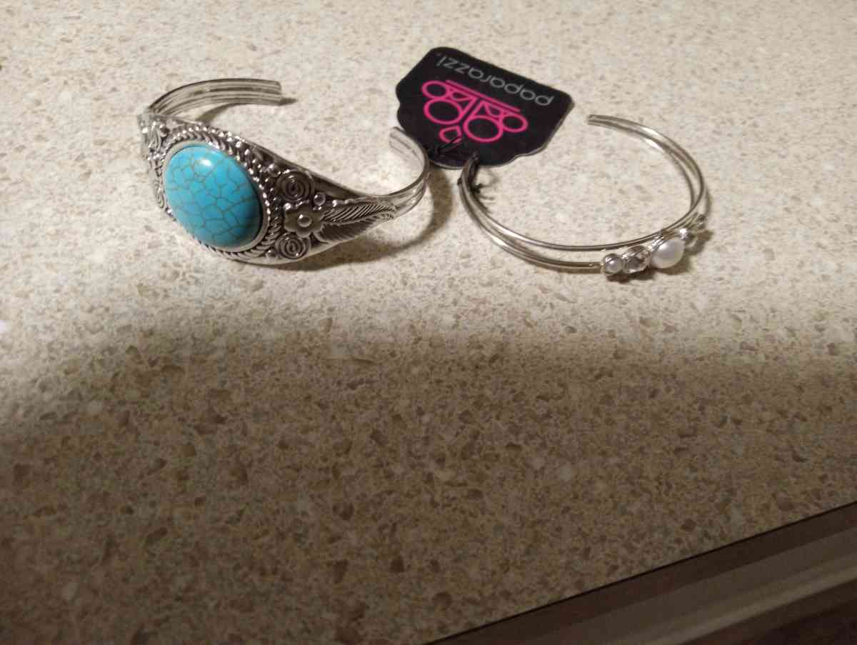 Necklace and earrings set bracelets - Raleigh, North Carolina