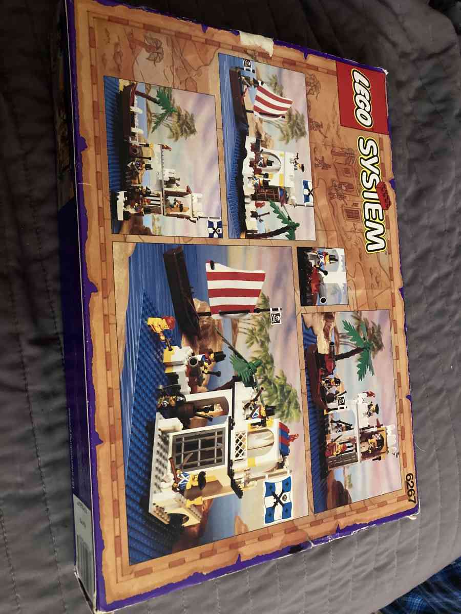 pirate Lego set - Saint Clairsville, Ohio - FleaMarketBay