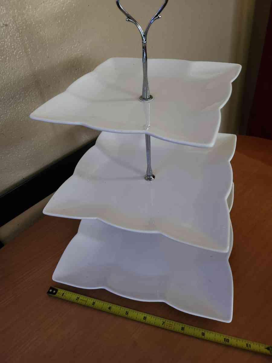 cupcake stand - Bloomington, California - FleaMarketBay