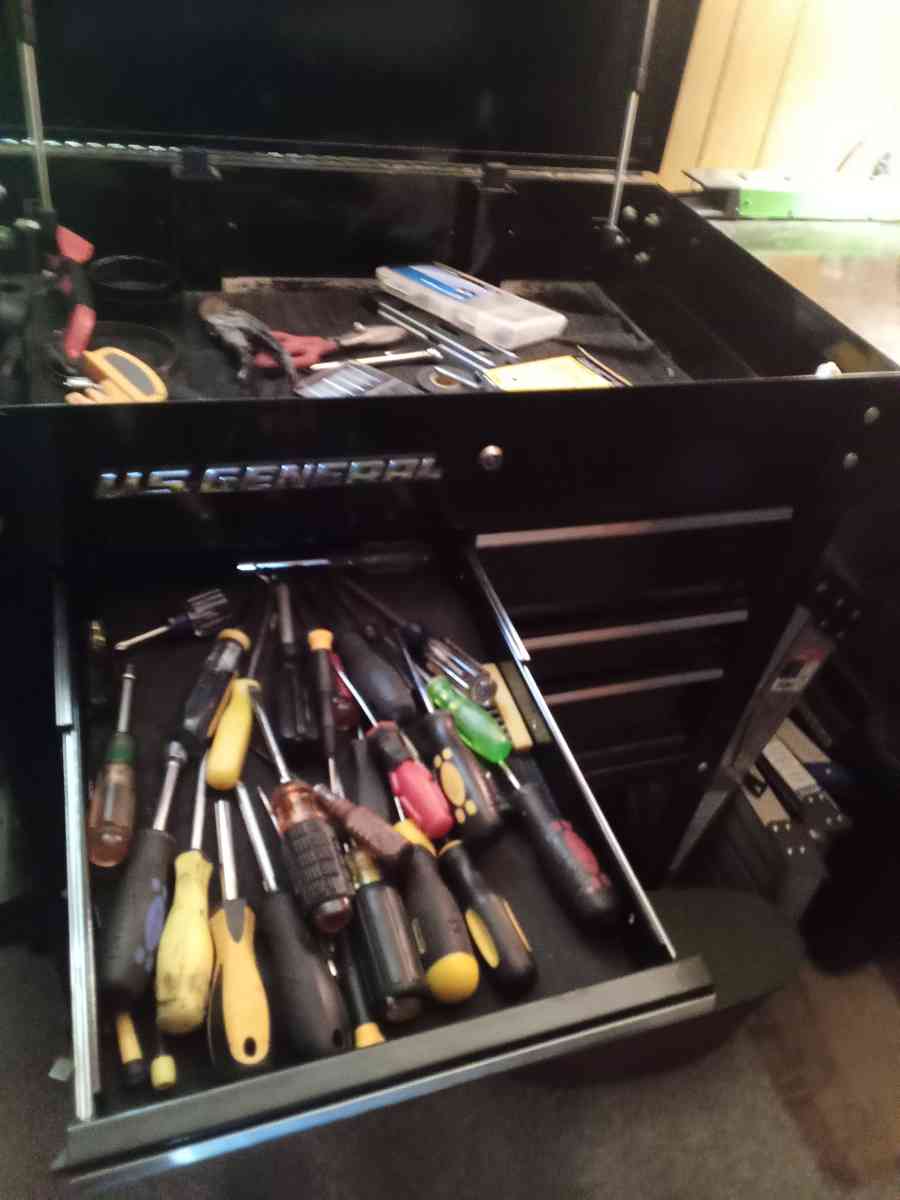 us General toolbox with tools - Tiffin, Ohio - FleaMarketBay
