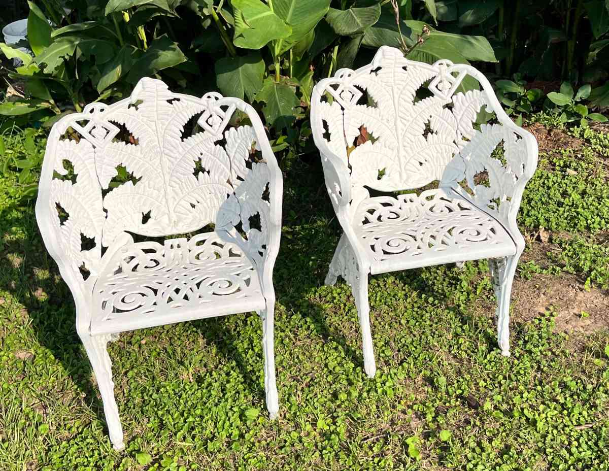 Outdoor Chairs - Madisonville, Texas
