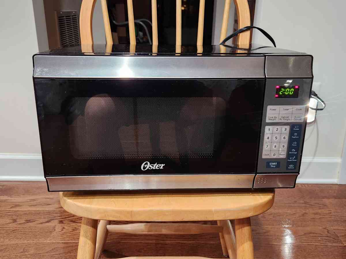 Moving Sale by end Oct 15th Countertop Microwave Oven 700W - Derwood, Maryland - FleaMarketBay