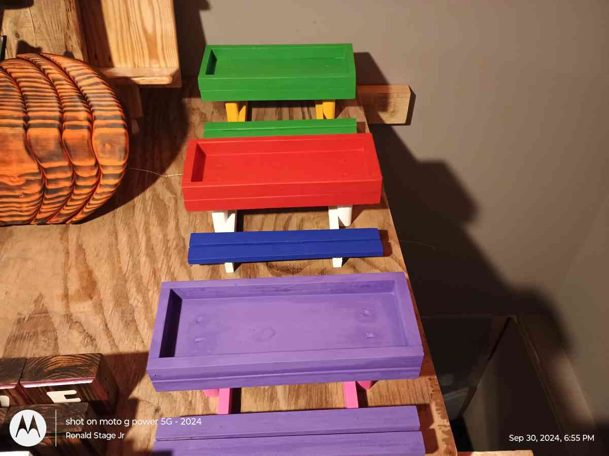 Bird or Squirrel Feeders - Christiana, Tennessee - FleaMarketBay