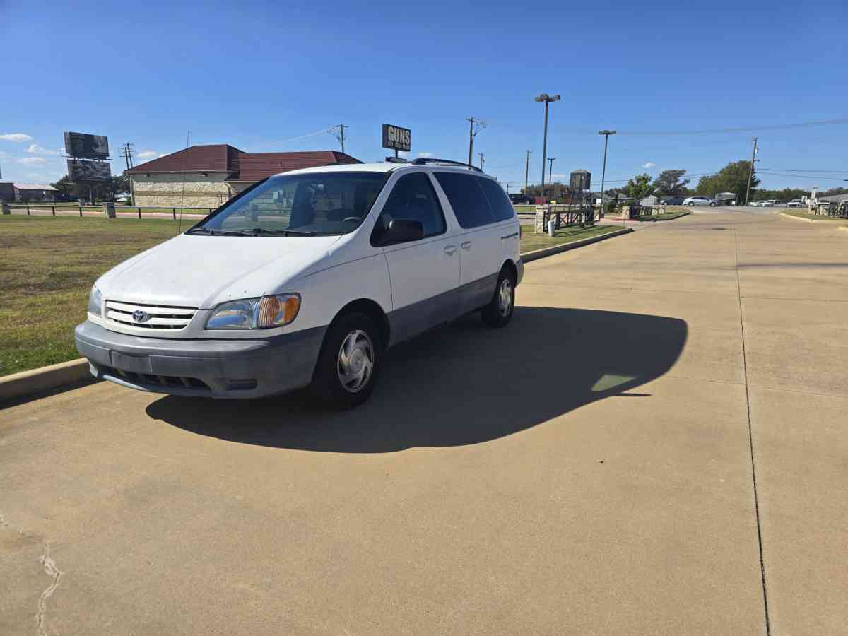 2001 Toyota Sienna LE - Mansfield, Texas - FleaMarketBay