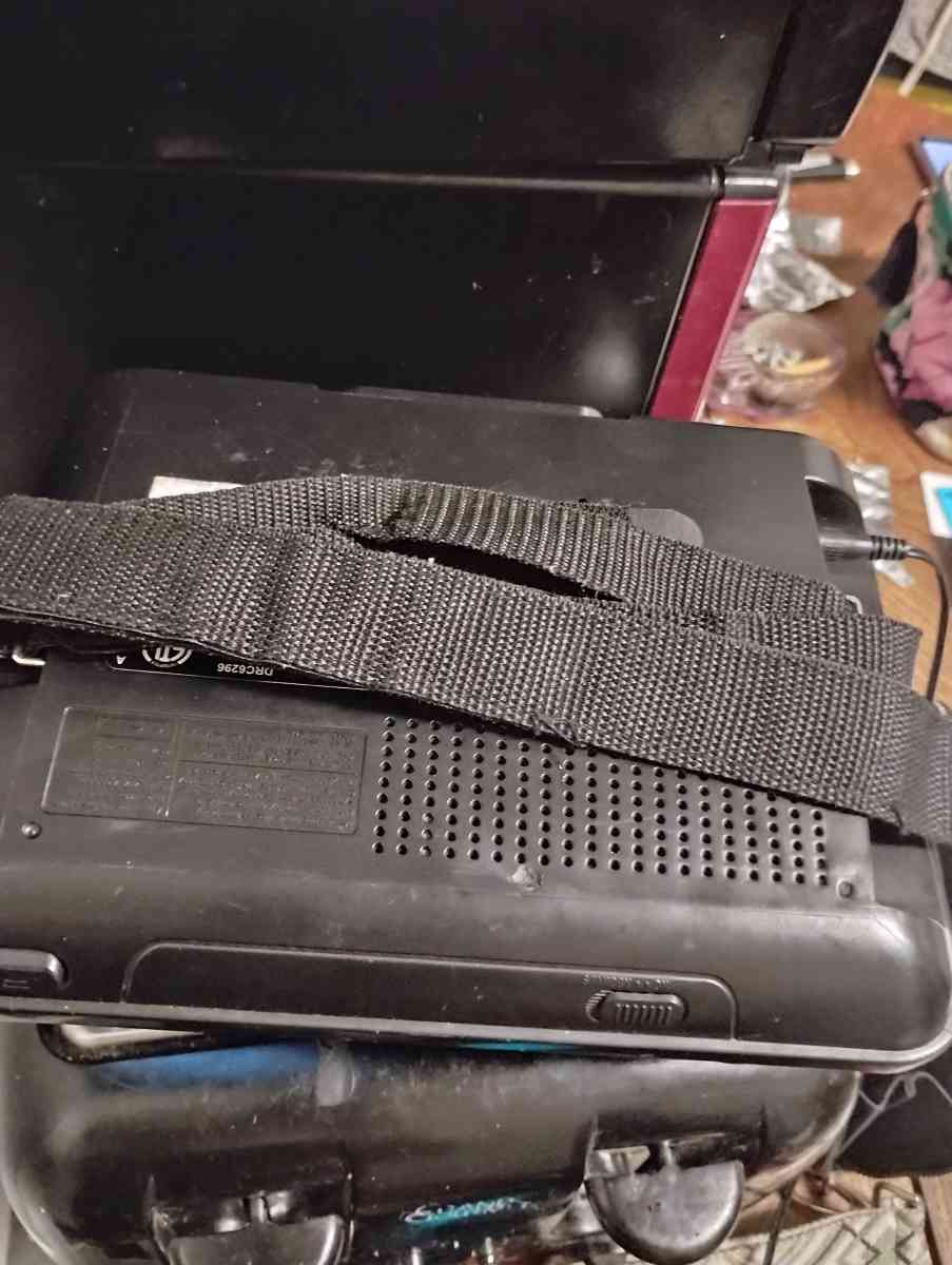 car tv portable plays dvds - Fort Wayne, Indiana - FleaMarketBay