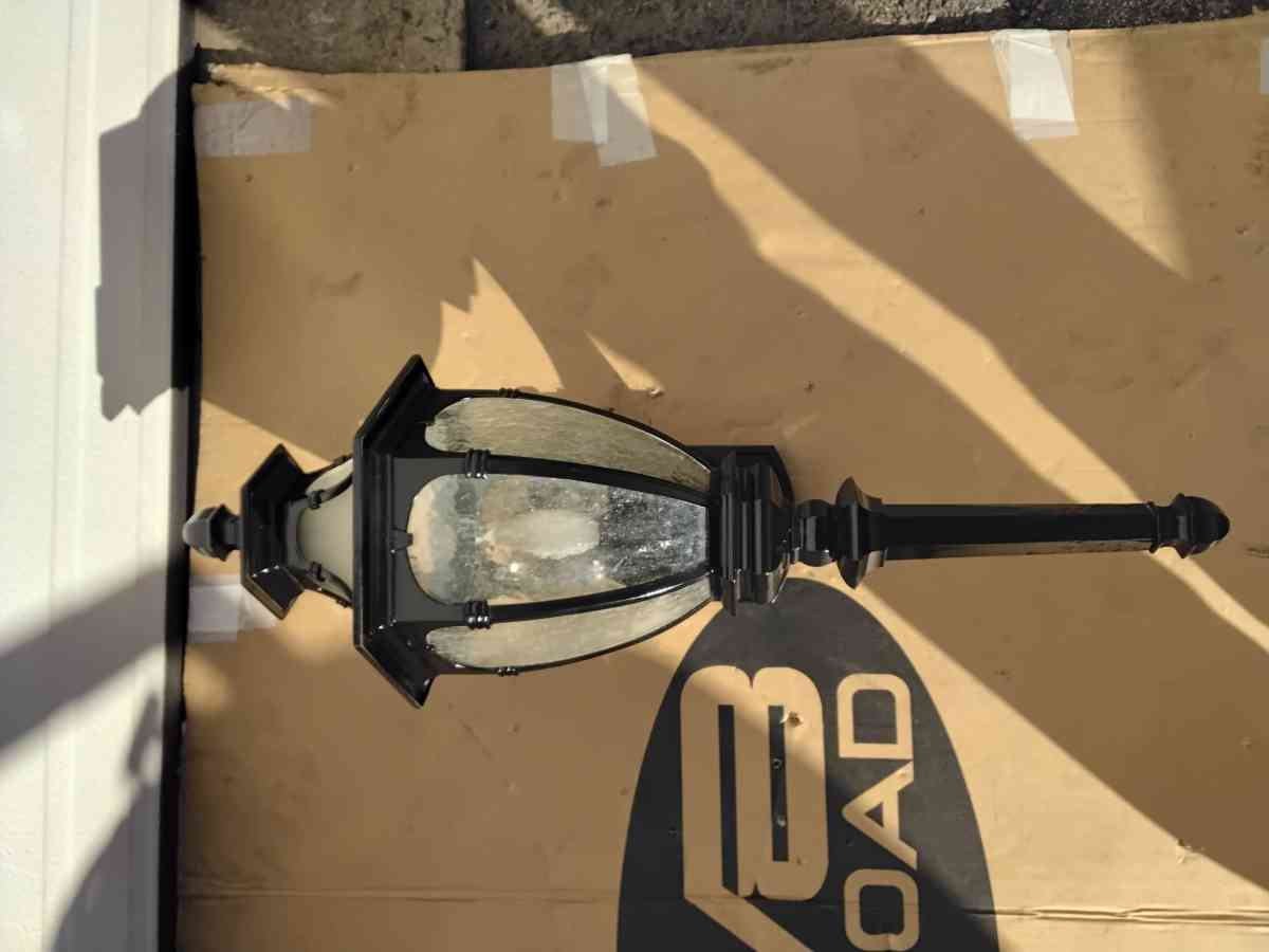 Nice Black Large Outdoor Lantern Style Look Like New - Williamstown, New Jersey - FleaMarketBay
