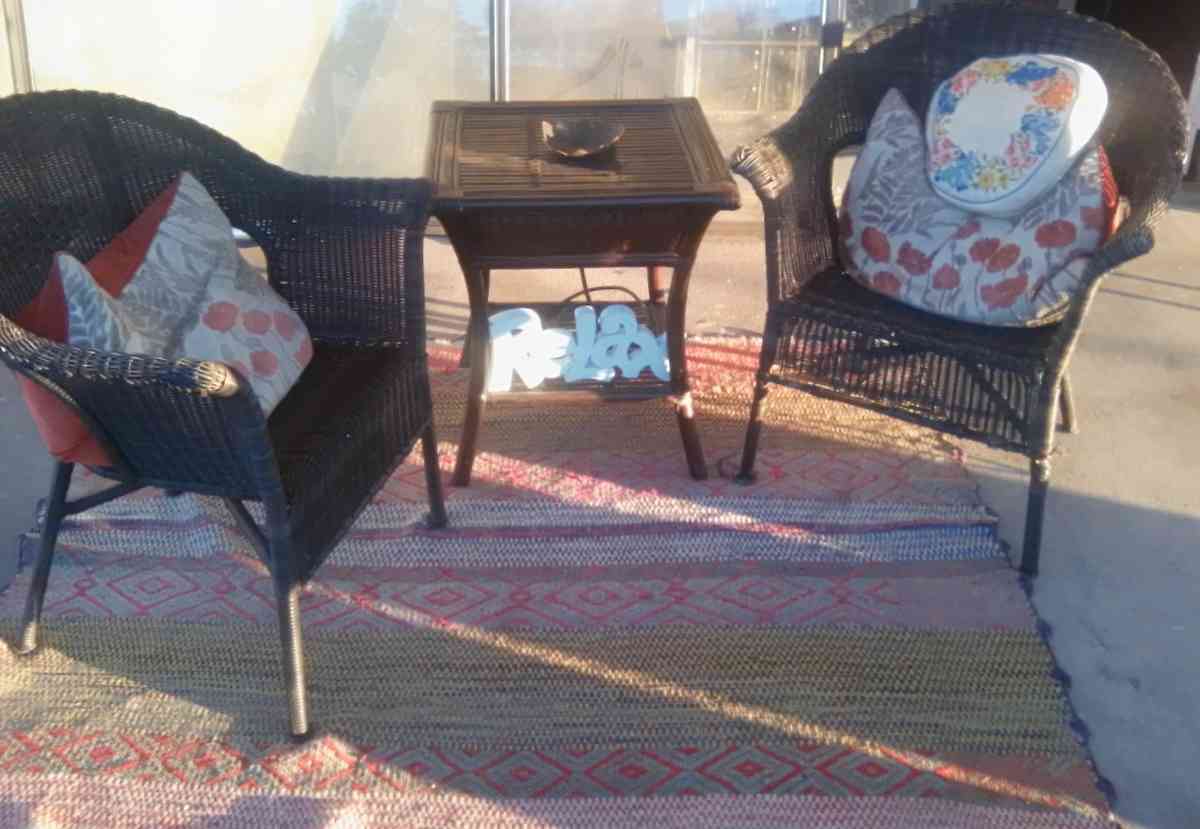 wicker furniture set and rug - Pensacola, Florida