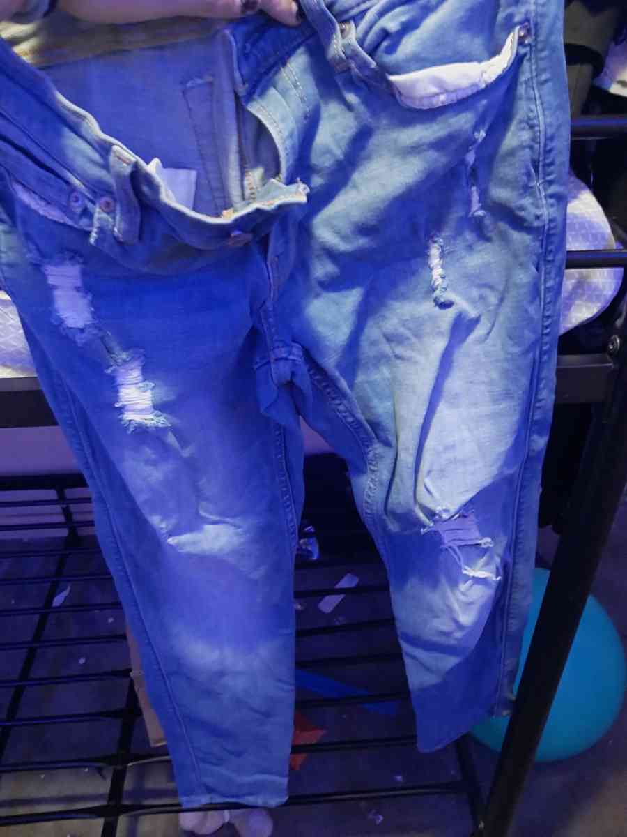 clothes size large to large - Bennettsville, South Carolina - FleaMarketBay