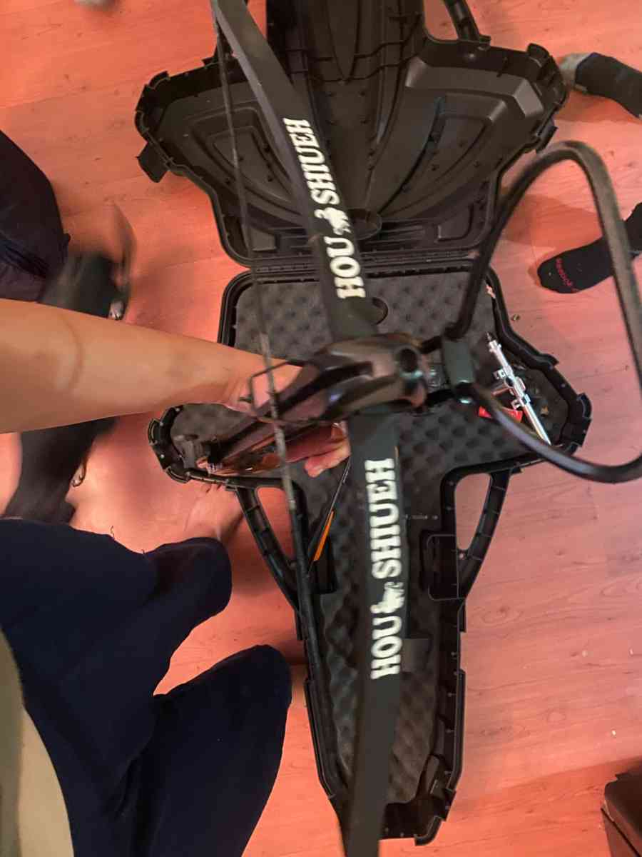 cross bow - Flint, Michigan - FleaMarketBay