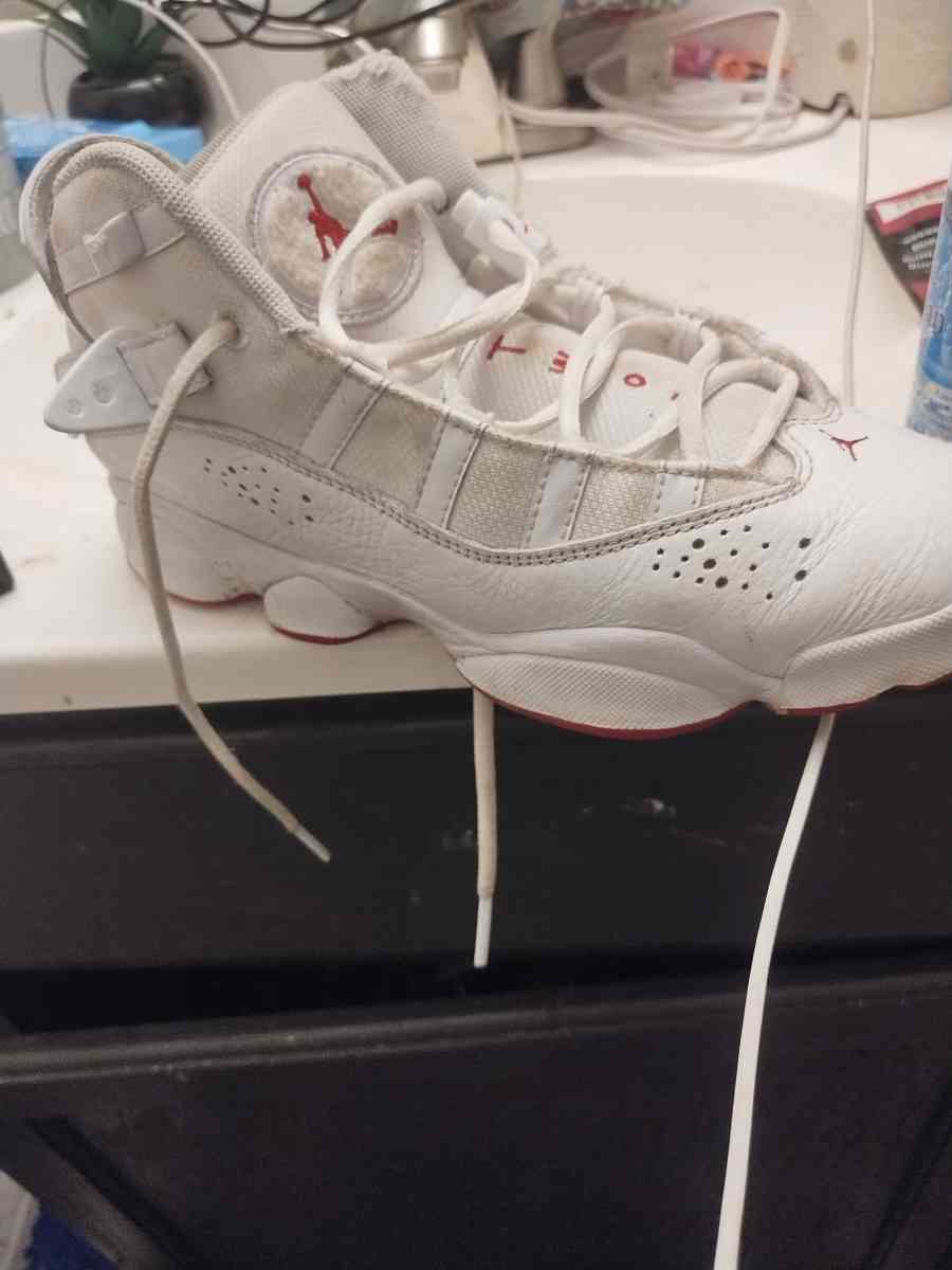 white n red Jordans Ring 6 - Brandon, Mississippi
