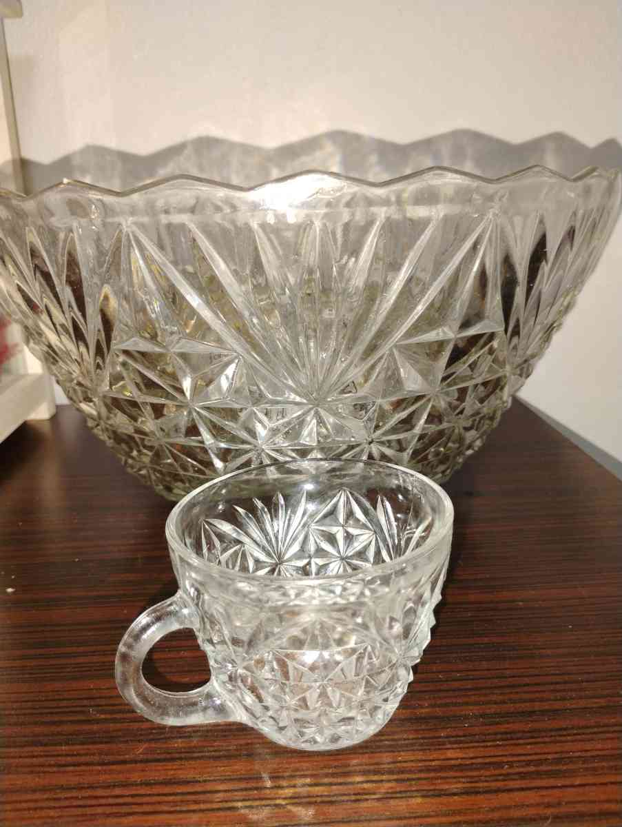 antique crystal punch bowl set - Dalton, Georgia - FleaMarketBay