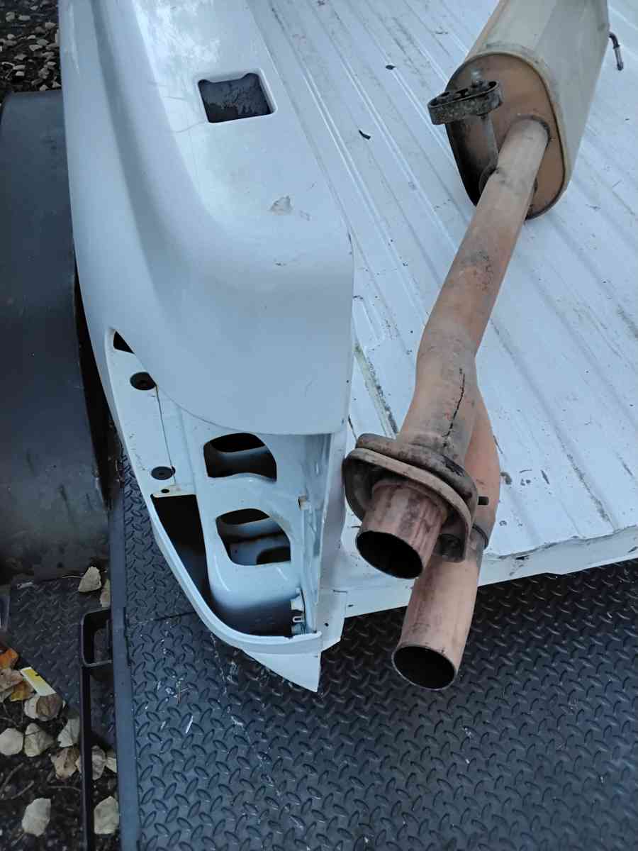 2009 Chevy or GMC Pickup Truck 8ft Bed OEM Factory No Rust - Williamstown, New Jersey - FleaMarketBay