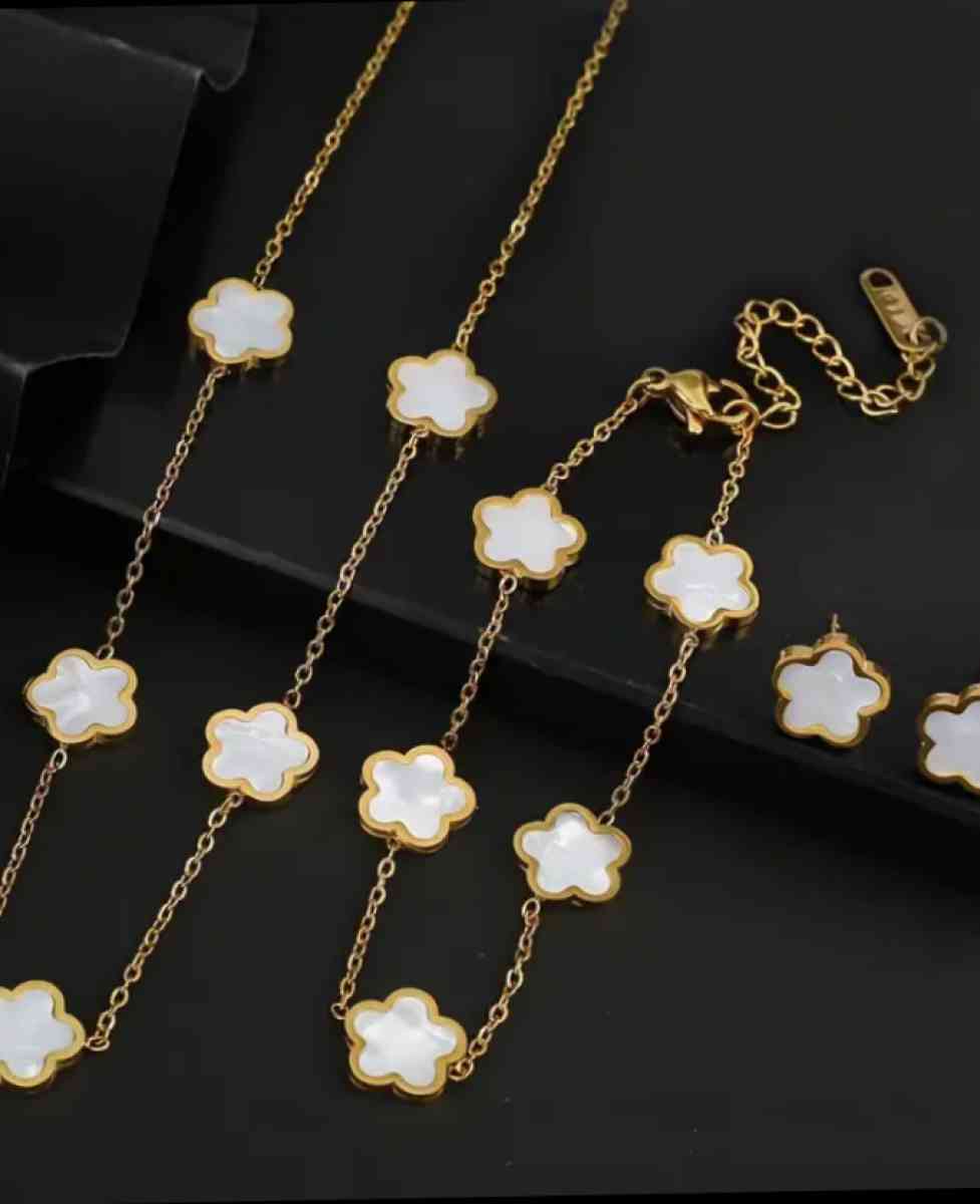 Elegant 2 Piece Pendant - Homestead, Florida - FleaMarketBay