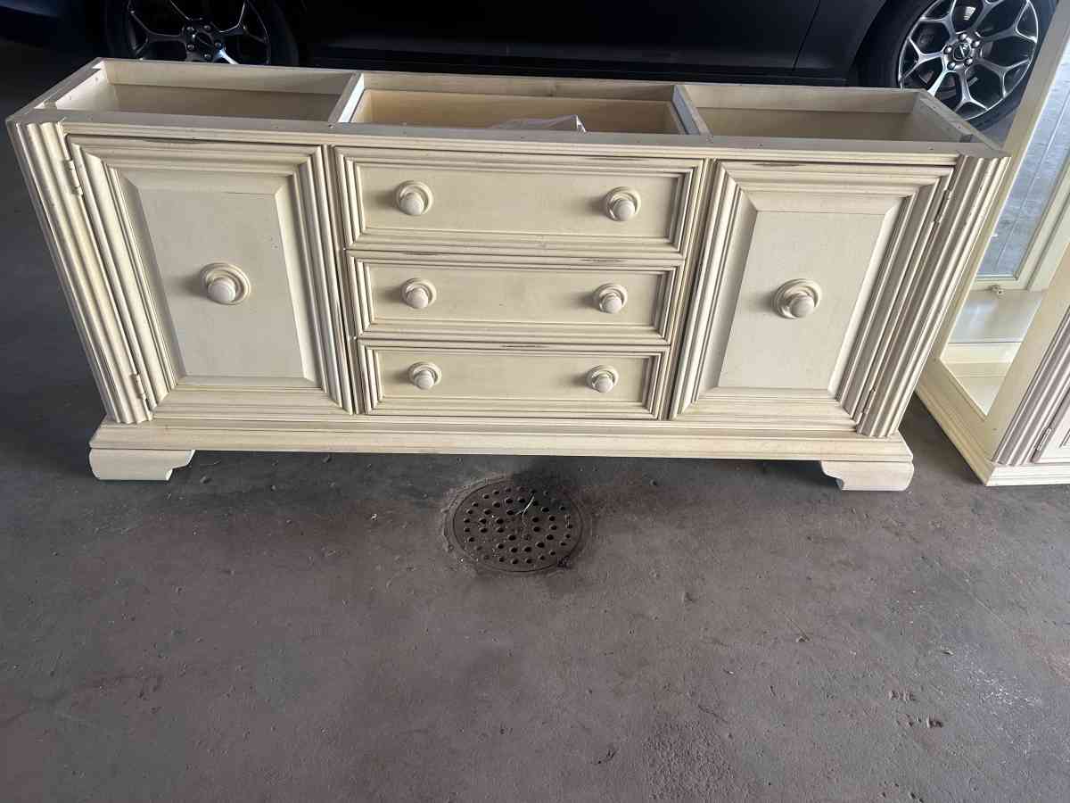 Antique Ashley Curio Cabinet - Kansas City, Missouri - FleaMarketBay