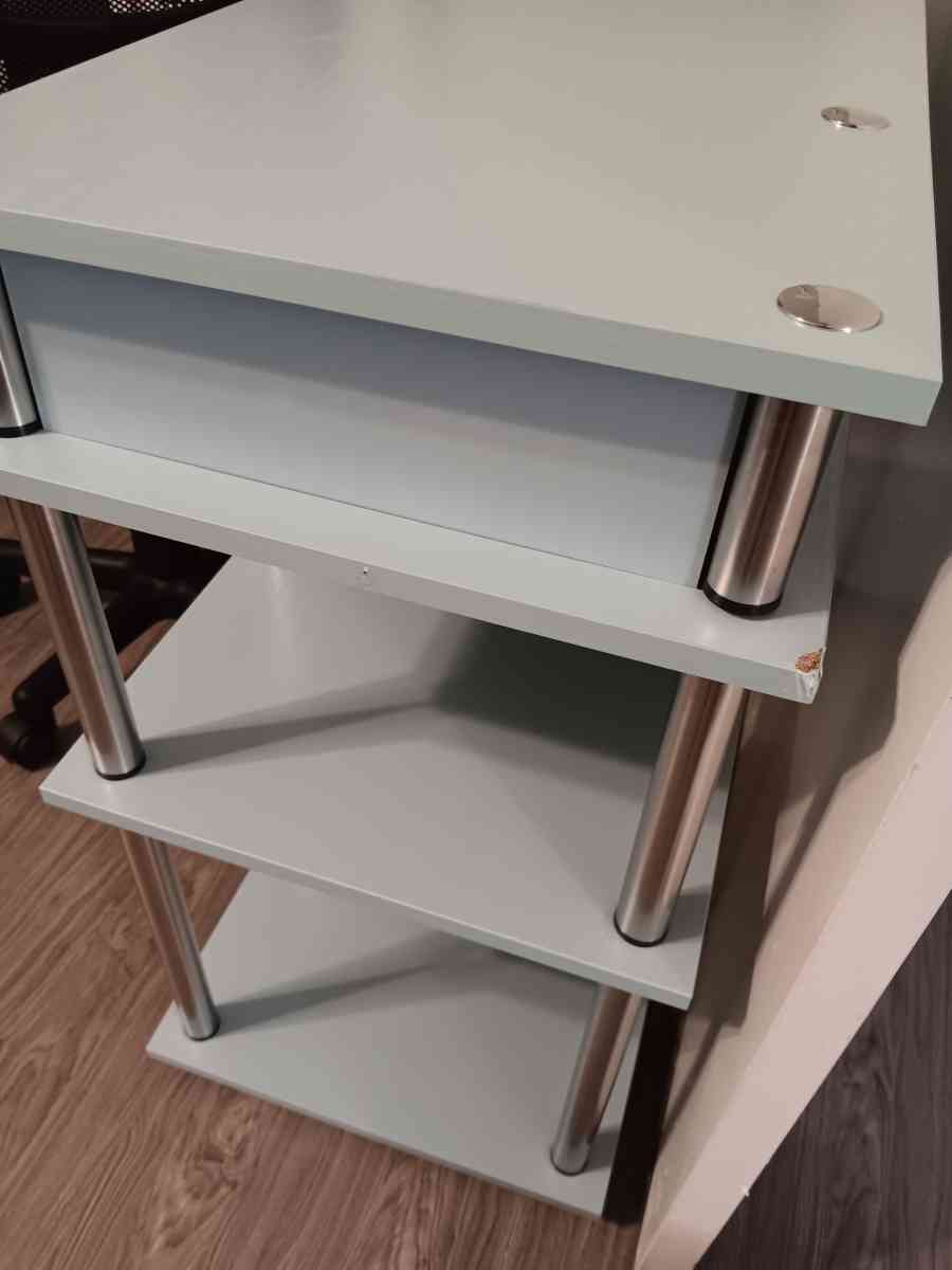 Computer Desk and Chair - Anaheim, California - FleaMarketBay