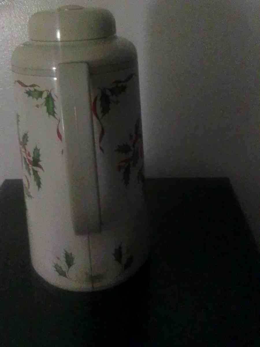 mistletoe Christmas Thermos with bow - Mingo Junction, Ohio - FleaMarketBay