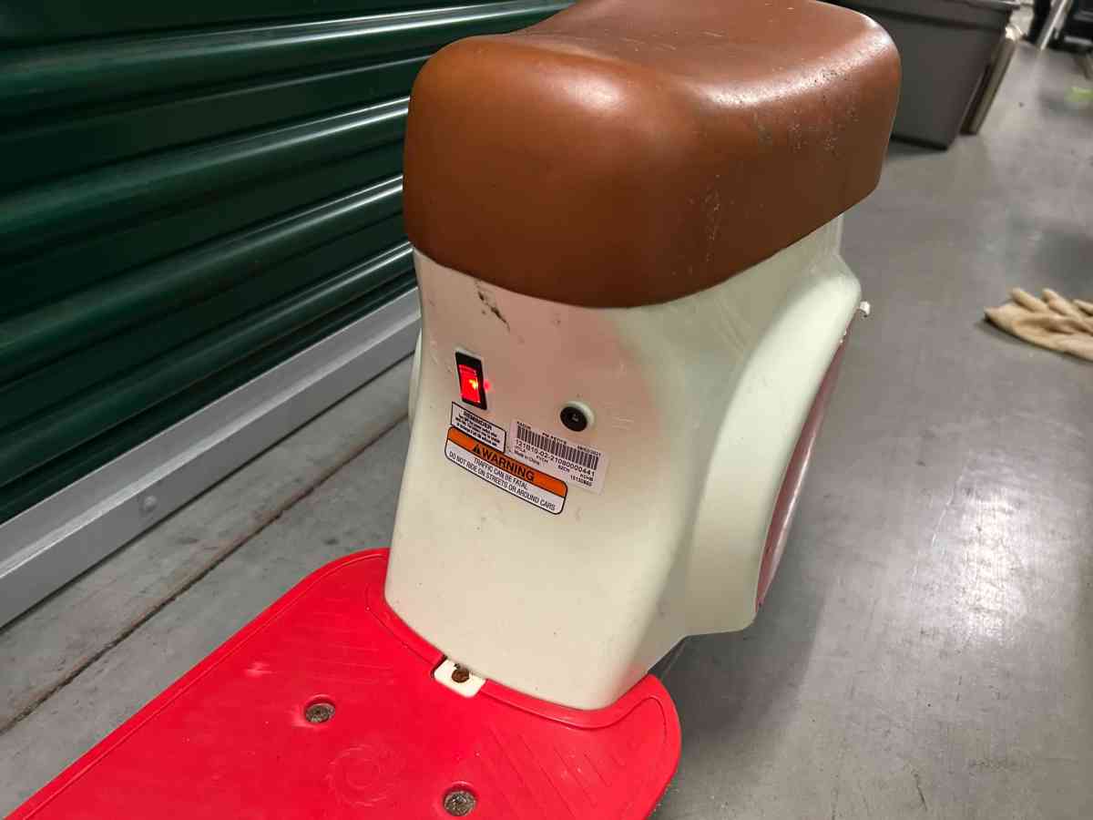 kids scooter - Lithia, Florida - FleaMarketBay