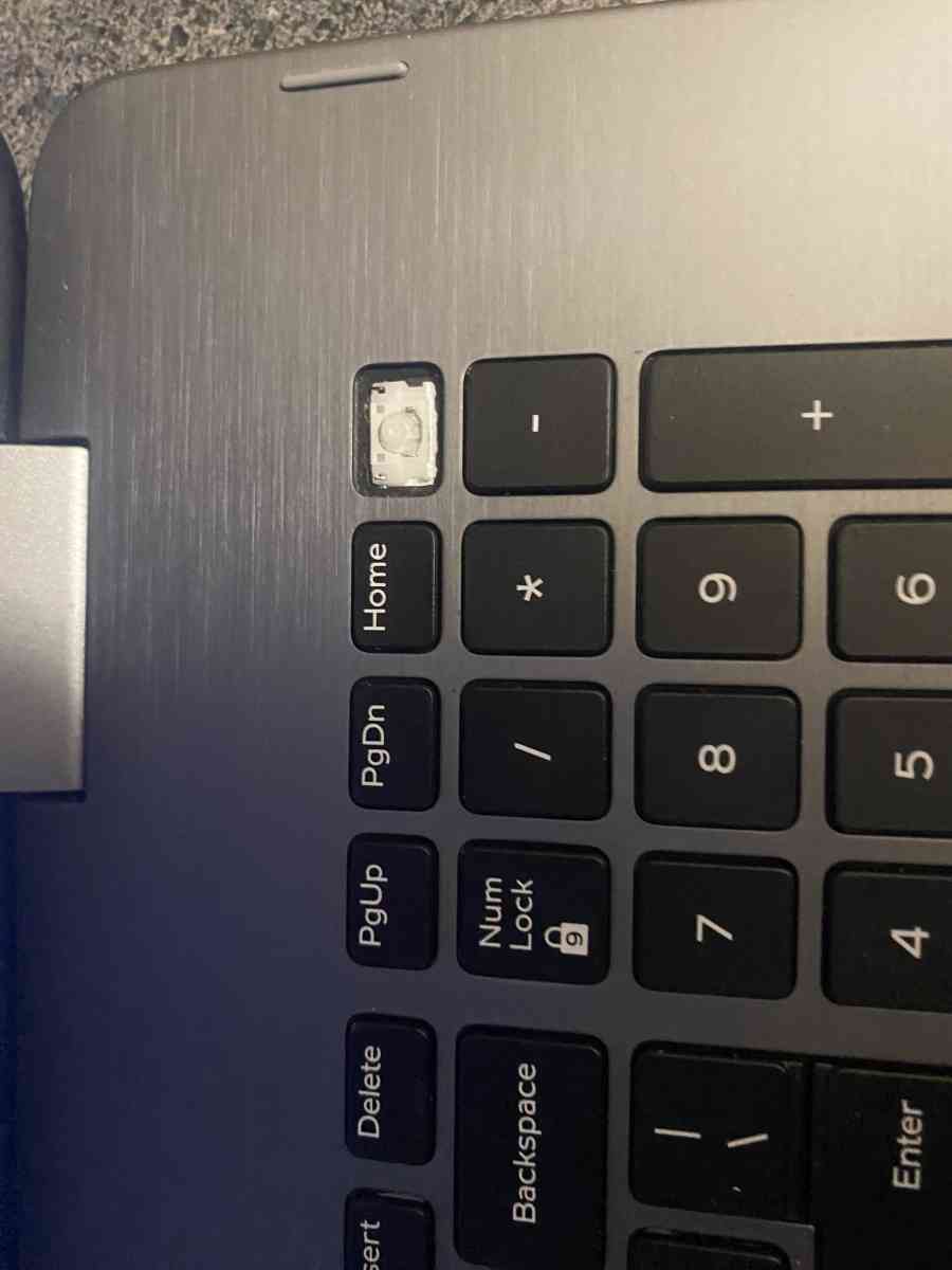 Inspiron Dell i7 8gen 2 in 1 - Elkhorn, Nebraska - FleaMarketBay