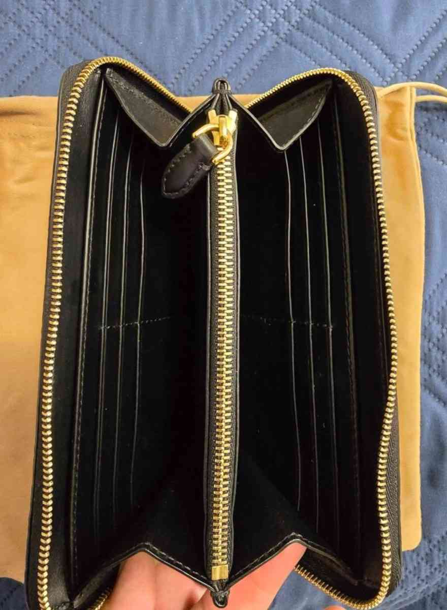 authentic burberry tote and wallet - Las Vegas, Nevada - FleaMarketBay