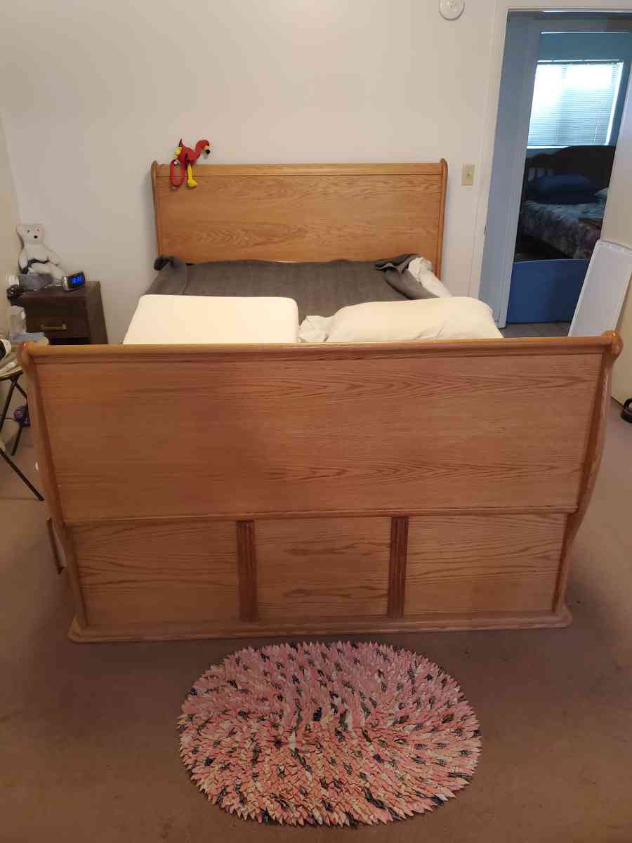 Solid oak queen sleigh platform bed with 12 drawers - Aztec, New Mexico - FleaMarketBay