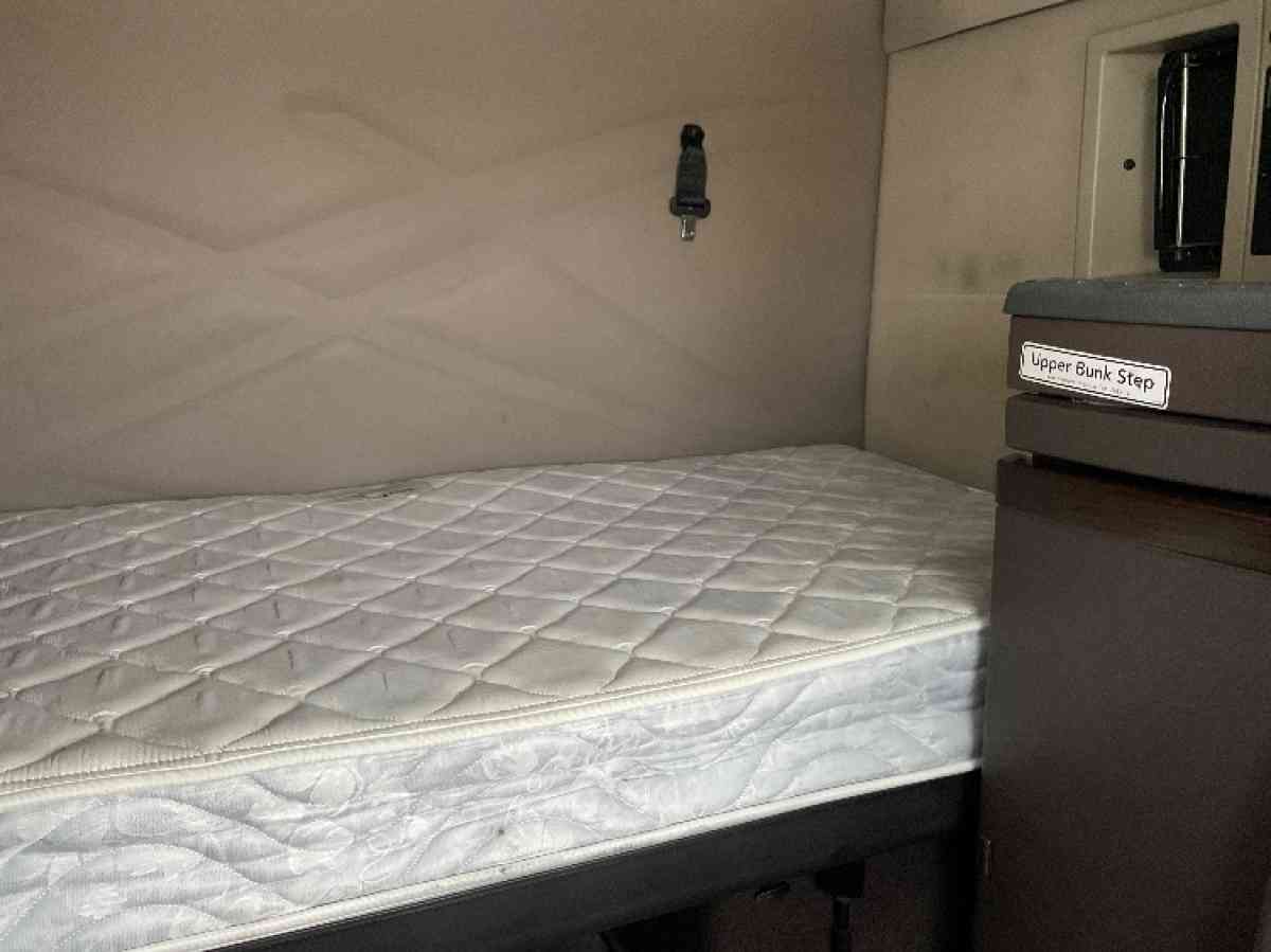 2018 Volvo VNL64T670 Sleeper Truck - San Diego, California - FleaMarketBay