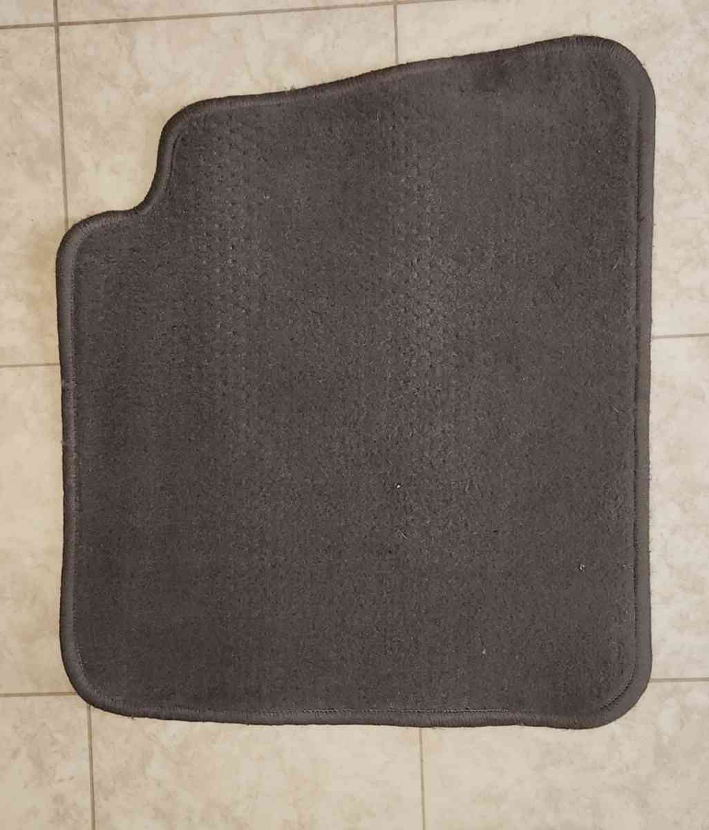 Ford Explorer carpeted floor mats - Buffalo, New York - FleaMarketBay