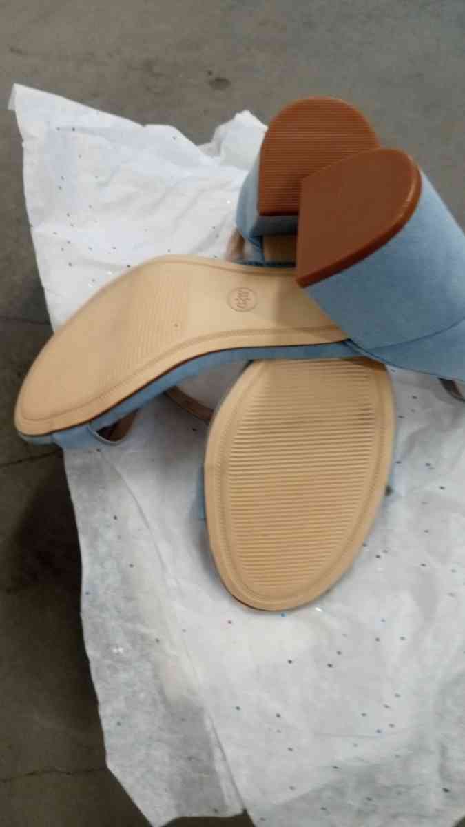 the 2 pair of sheaker for git - Belmont, California - FleaMarketBay