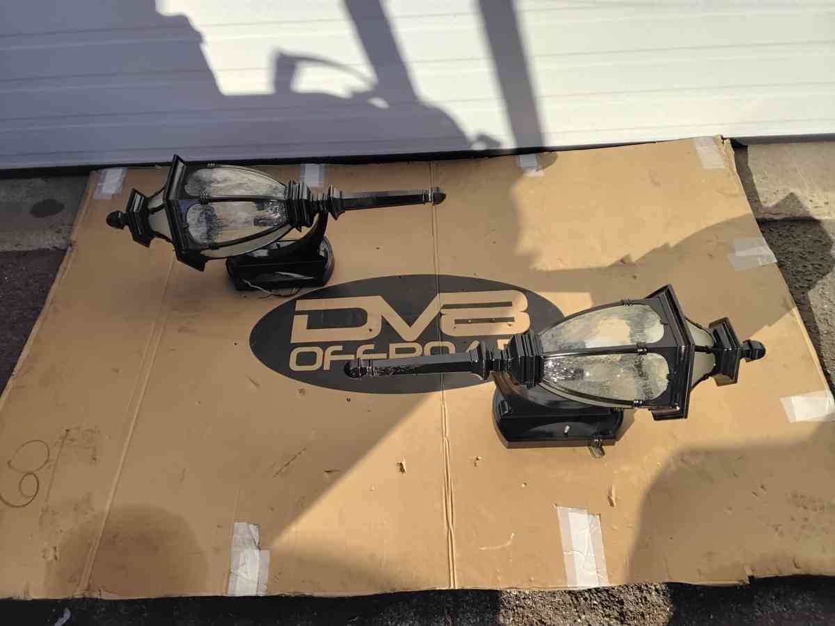 Nice Black Large Outdoor Lantern Style Look Like New - Williamstown, New Jersey - FleaMarketBay