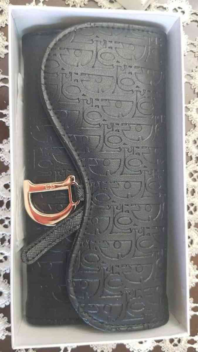 non brand women wallet  Christian dior mirror - Mount Juliet, Tennessee - FleaMarketBay